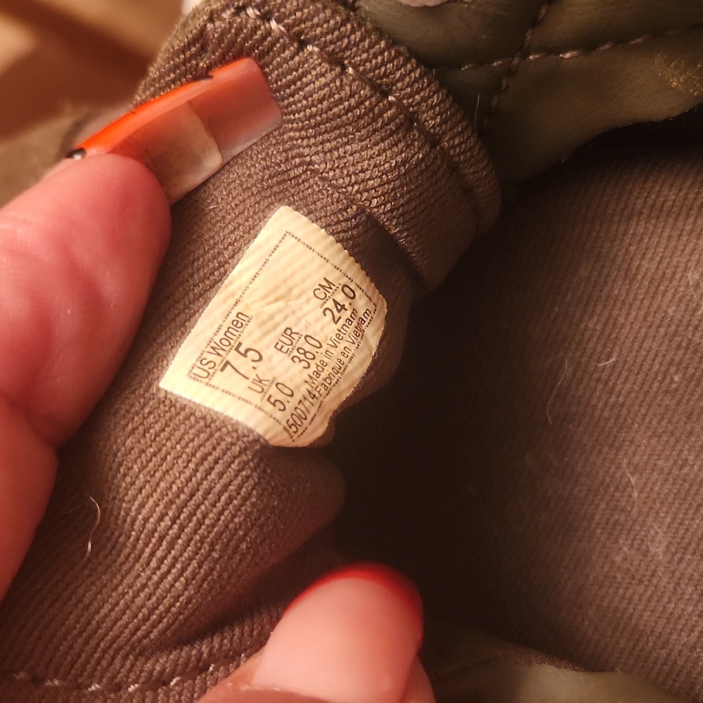 Vans - Picture 5 of 8